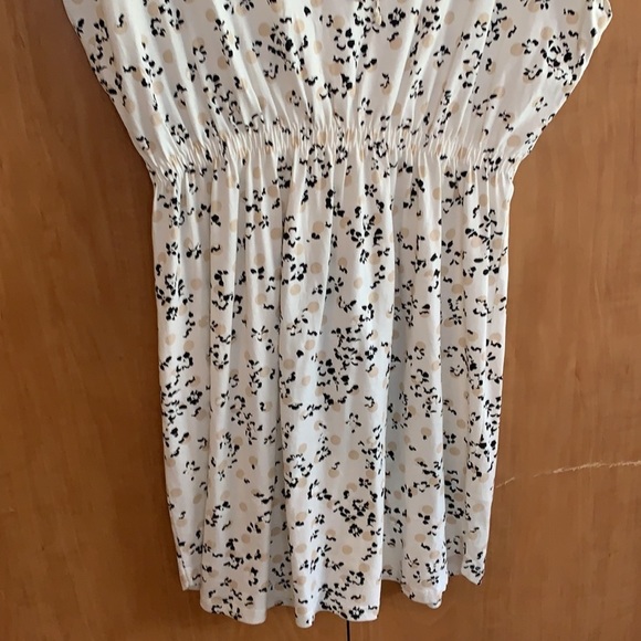 H&M dress. White with tan dots and black flowers. 100% cotton size Medium. - Picture 3 of 8